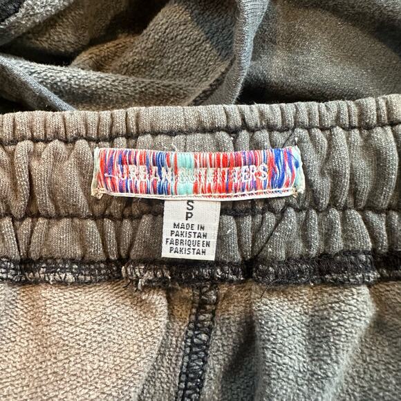 Urban Outfitters Gray Faded Bleached Sweat Shorts Drawstring Waist Pull On S - Picture 6 of 9